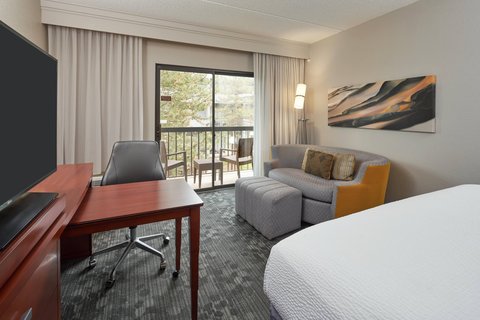 Courtyard by Marriott Chicago Wood Dale/Itasca photo 2