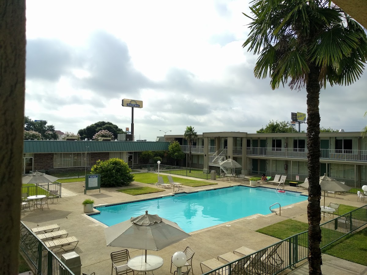 Days Inn by Wyndham Seguin TX photo 3