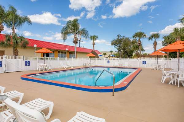 Howard Johnson by Wyndham Lakeland photo 3