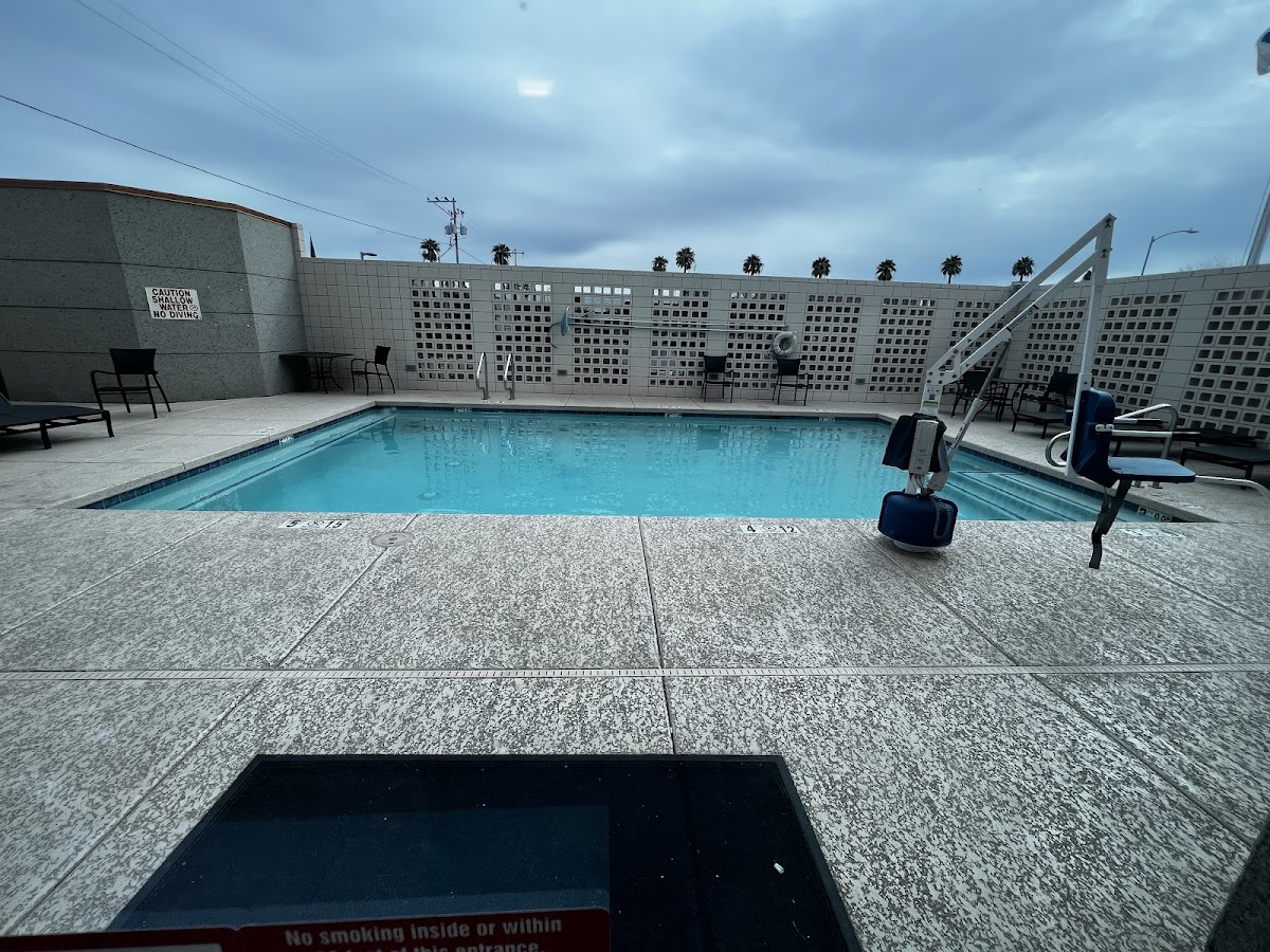 Holiday Inn Express & Suites Phoenix Dwtn - State Capitol by IHG photo 3