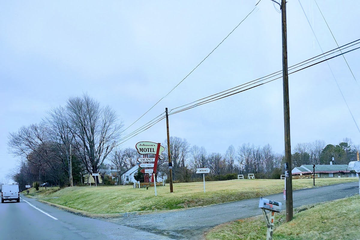 JOHNSON’s MOTEL photo 2