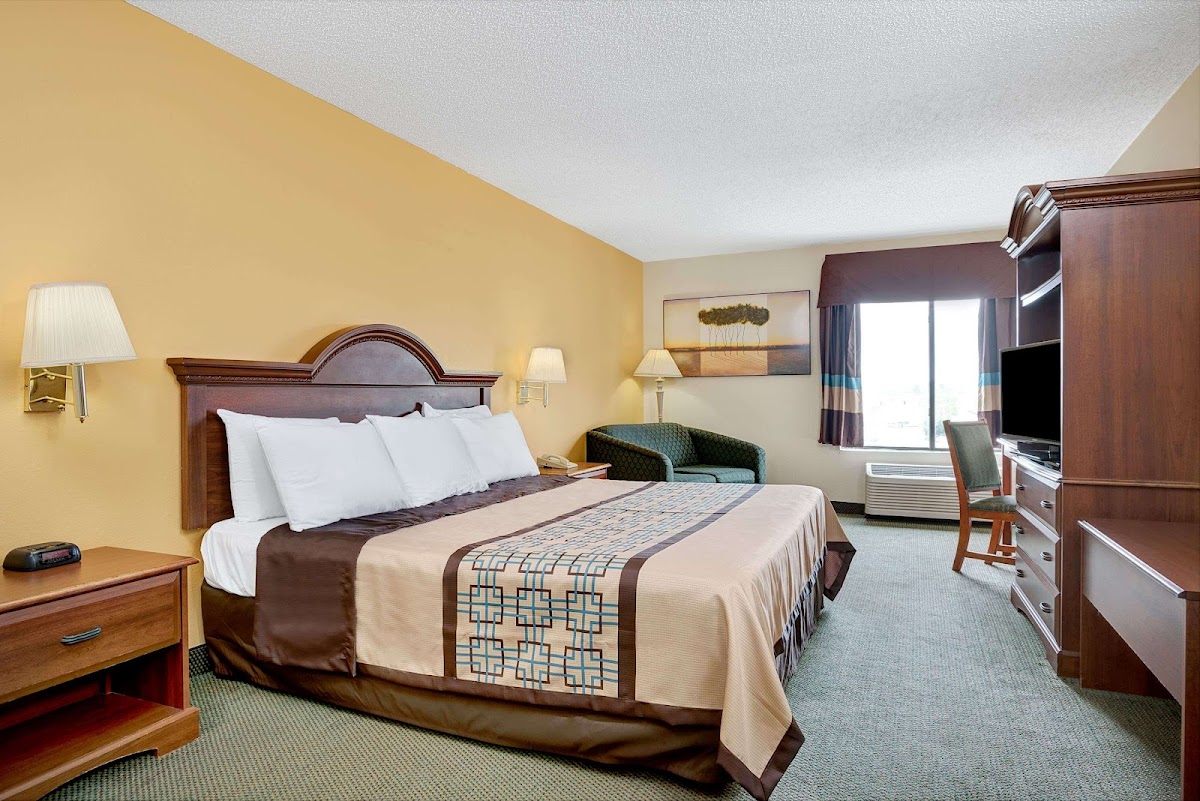 Days Inn by Wyndham Burlington East photo 2