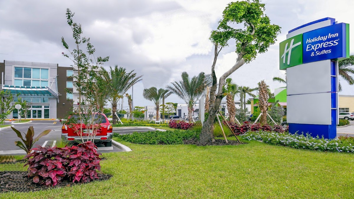 Holiday Inn Express & Suites Miami Airport East by IHG