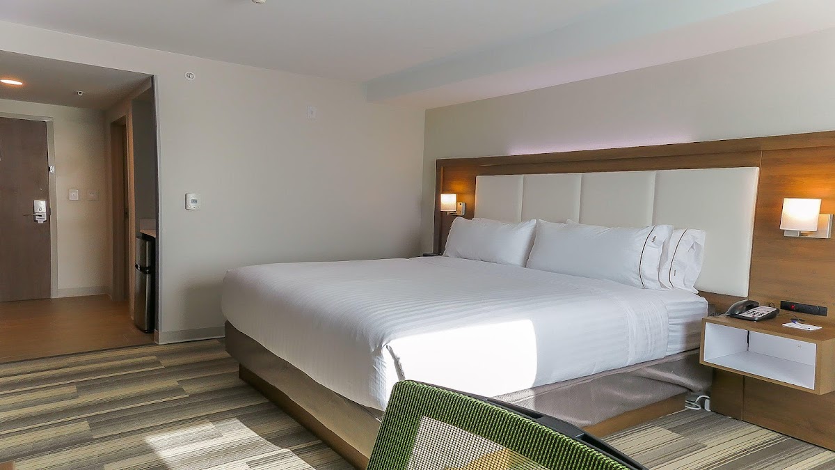 Holiday Inn Express & Suites Miami Airport East by IHG photo 2