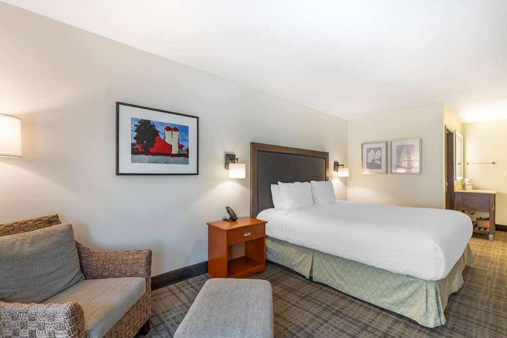 Best Western Plus University Park Inn & Suites photo 2