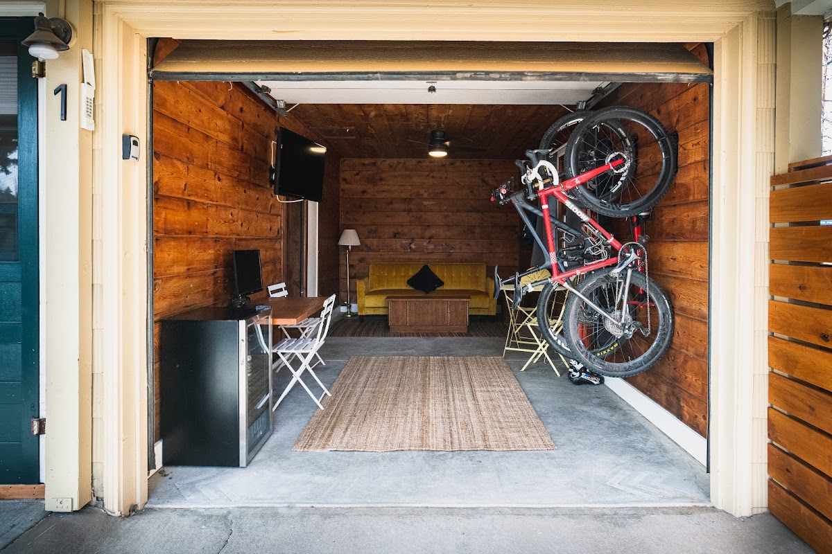Left Coast Lodge