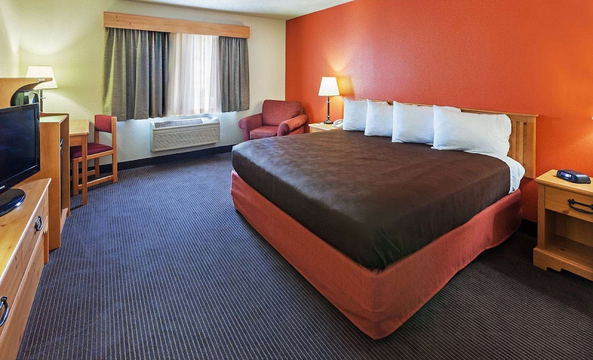 AmericInn by Wyndham Sturgeon Bay photo 2