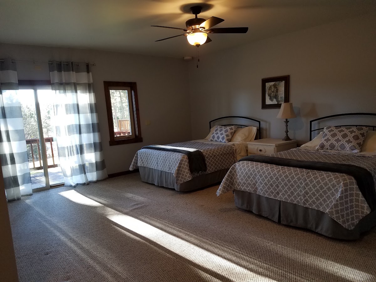 Black Hills Hideaway Lodge photo 2