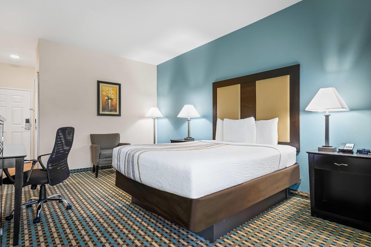 La Quinta Inn & Suites by Wyndham Stonington-Mystic Area photo 2