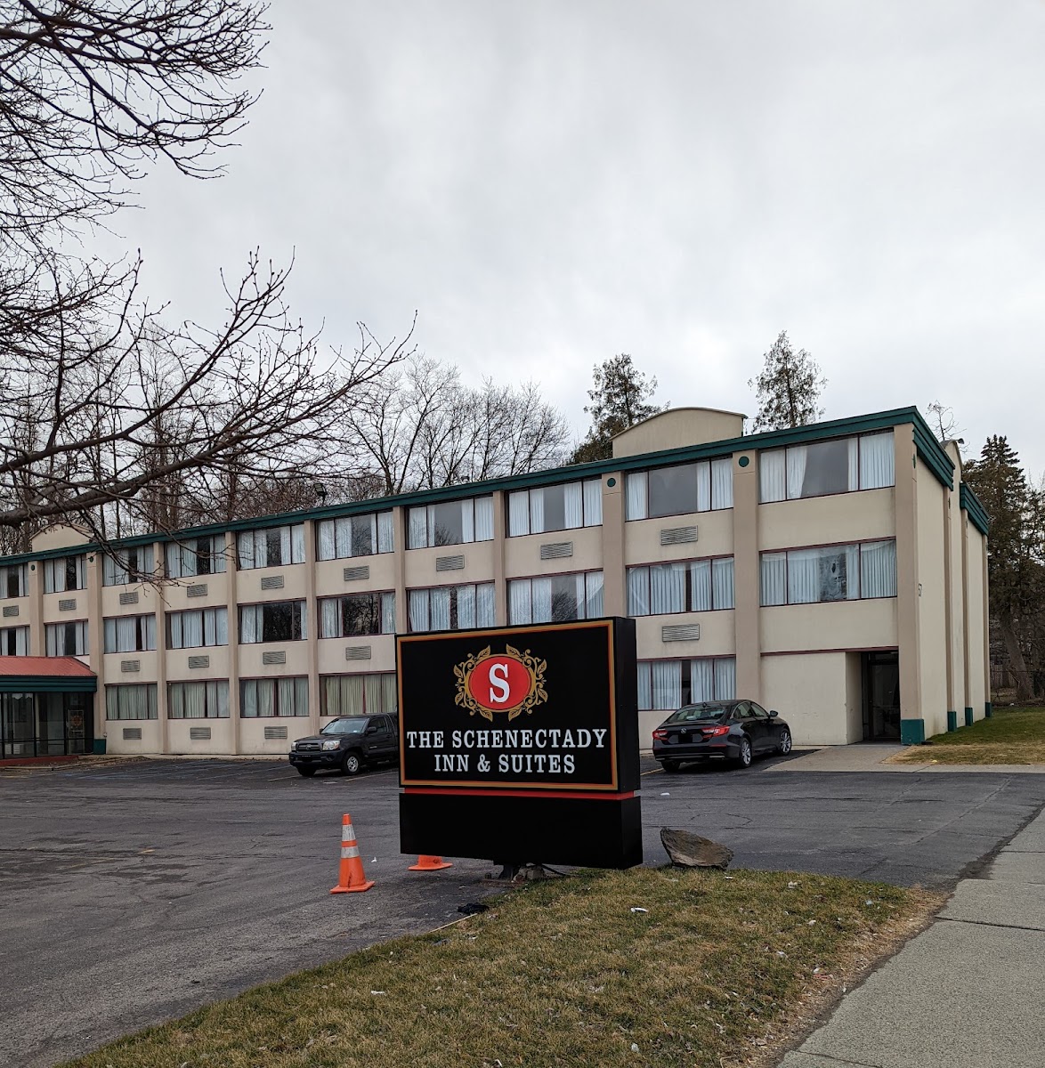 The Schenectady Inn & Suites