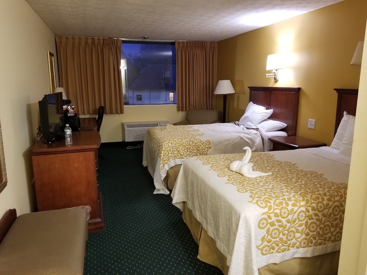 The Schenectady Inn & Suites photo 2