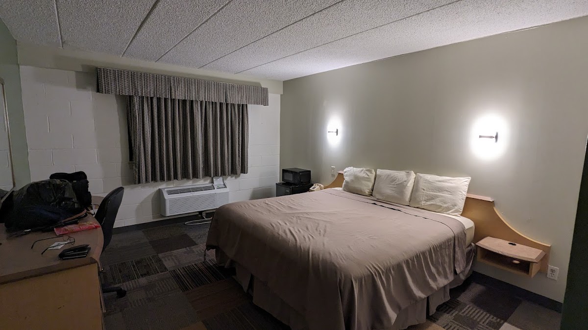 Meadowbrook Motor Lodge photo 2