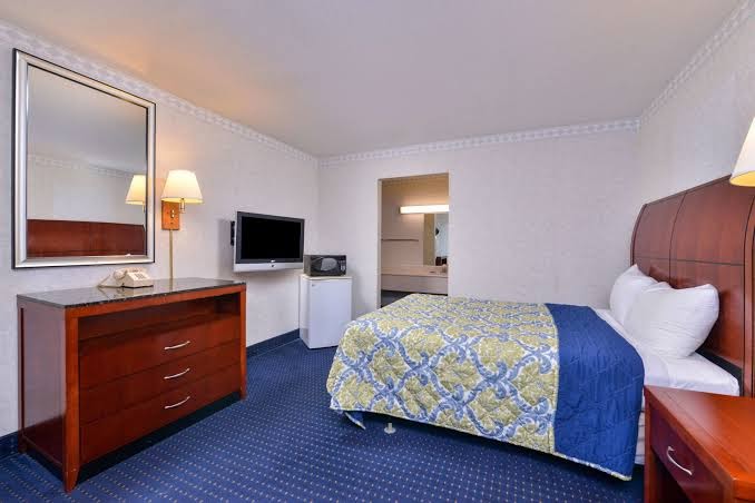 Americas Best Value Inn Decatur, IN photo 2