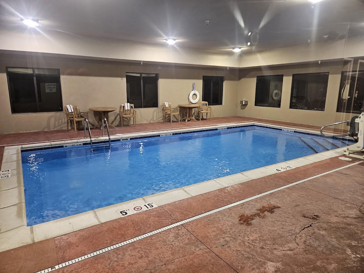 Holiday Inn Express & Suites Niles, an IHG Hotel photo 3