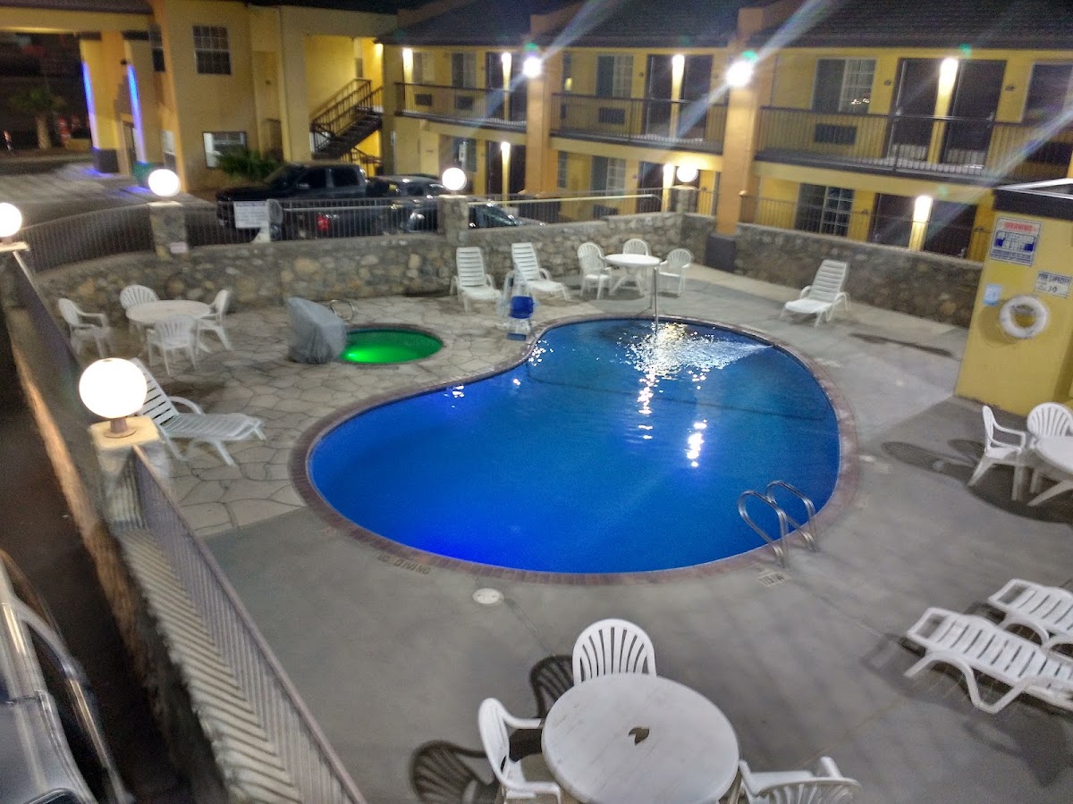 Days Inn by Wyndham El Paso West photo 3