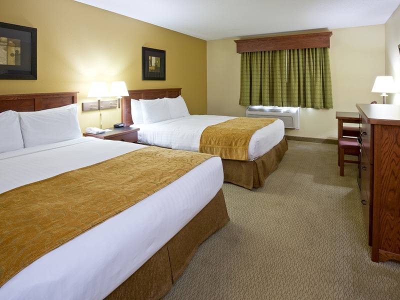 Madelia Hotel & Suites near Lake Crystal and Mankato photo 2