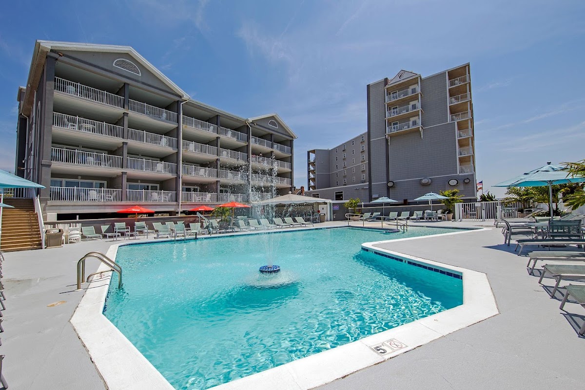 Commander Hotel & Suites