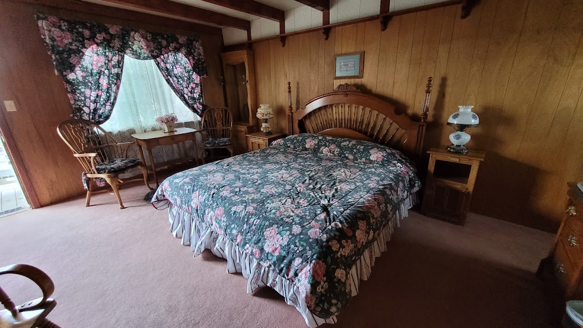 Comstock Lodge photo 2