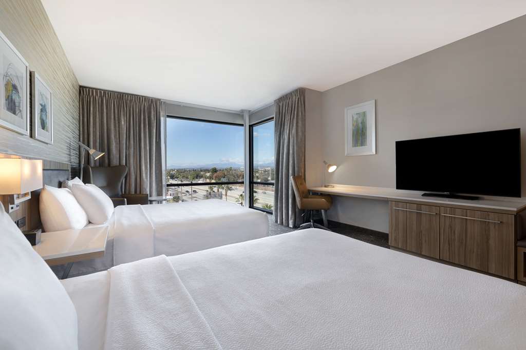 Hilton Garden Inn Anaheim Resort photo 2