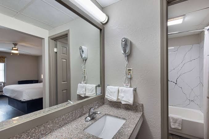 Days Inn by Wyndham Holladay photo 3