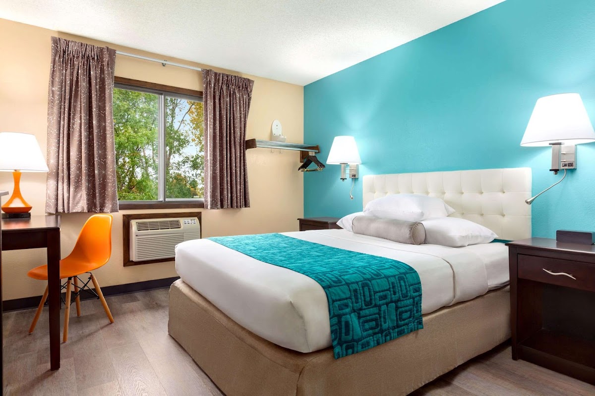 Howard Johnson by Wyndham Waterloo/Cedar Falls photo 2