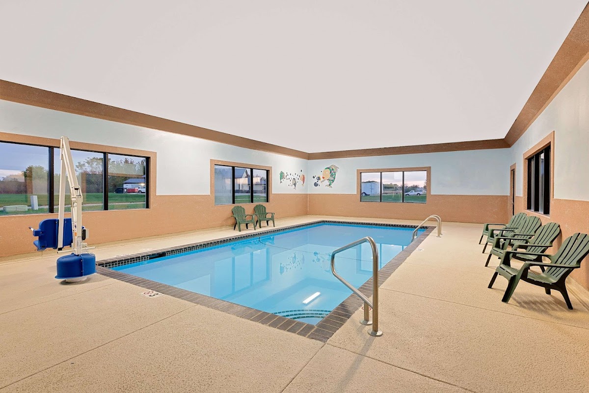 Howard Johnson by Wyndham Waterloo/Cedar Falls photo 3