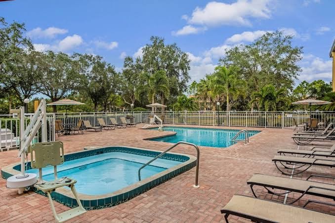 Comfort Inn & Suites Sarasota I75 photo 3