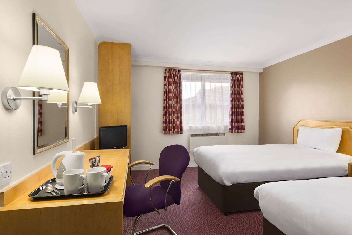 Days Inn by Wyndham Hamilton photo 2