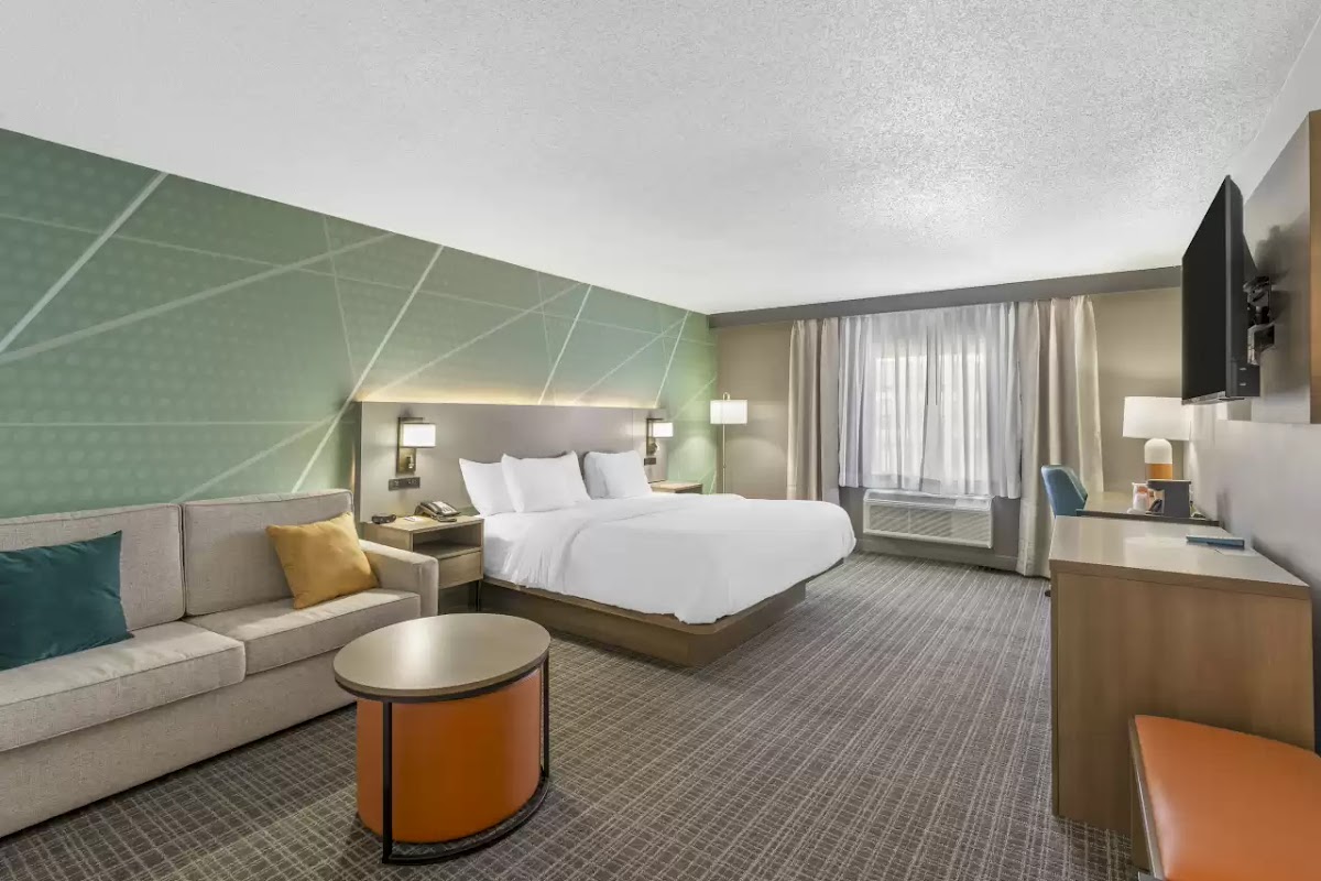 Comfort Inn & Suites Louisville Airport Fair & Expo photo 2