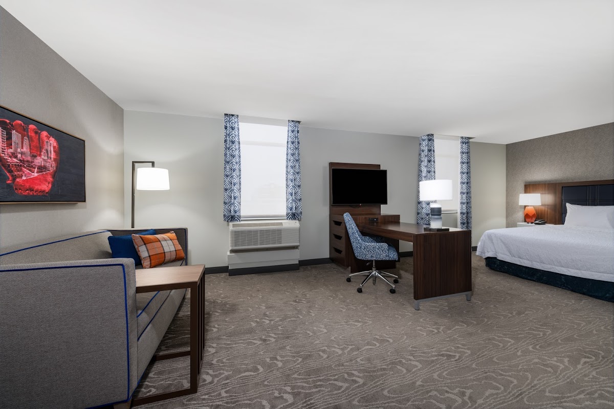 Hampton Inn & Suites Fort Wayne Downtown photo 2