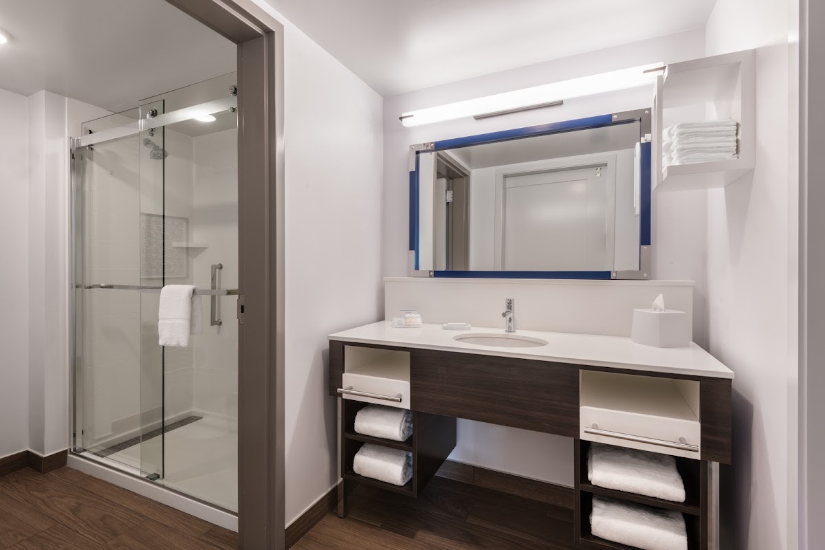 Hampton Inn & Suites Fort Wayne Downtown photo 3