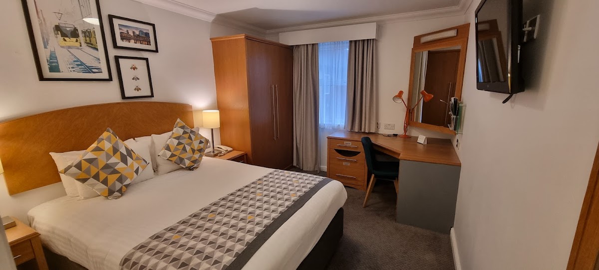 Holiday Inn Manchester - West by IHG photo 2