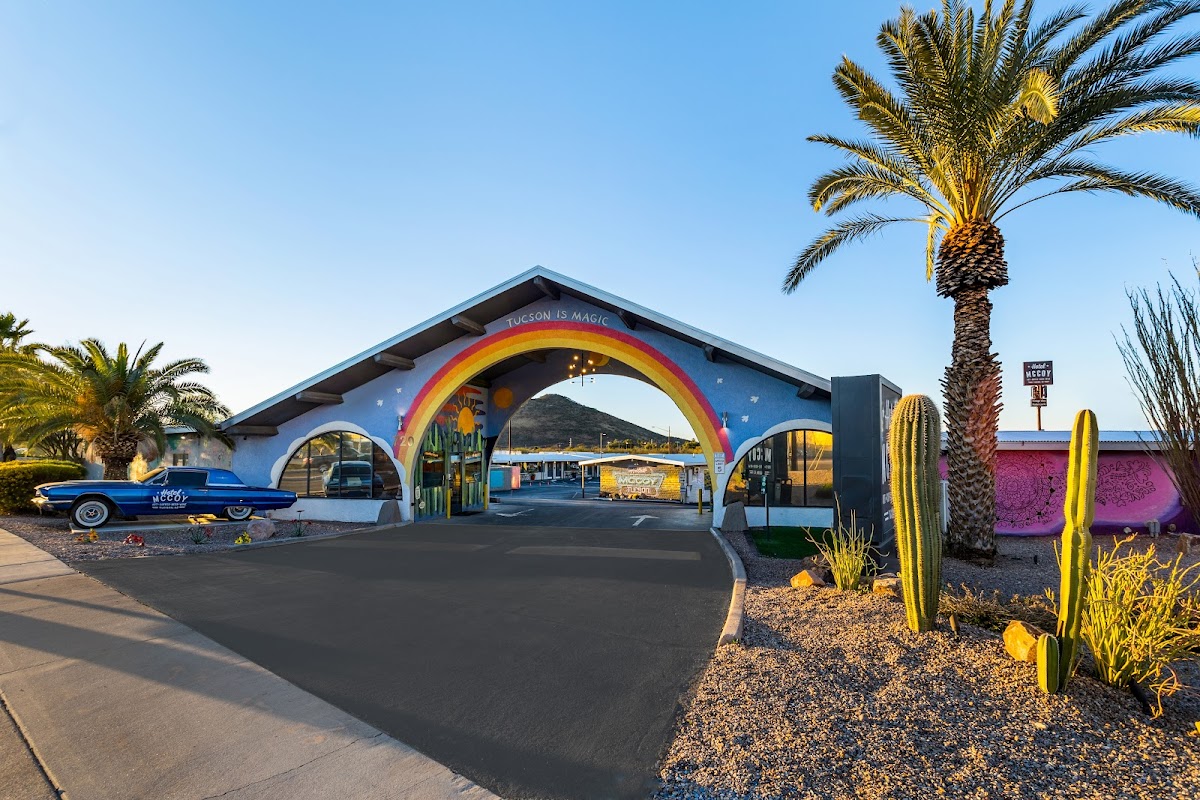 Hotel McCoy Tucson - Art, Coffee, Beer, Wine