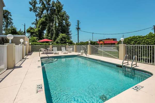 Econo Lodge Inn & Suites Marianna South photo 3