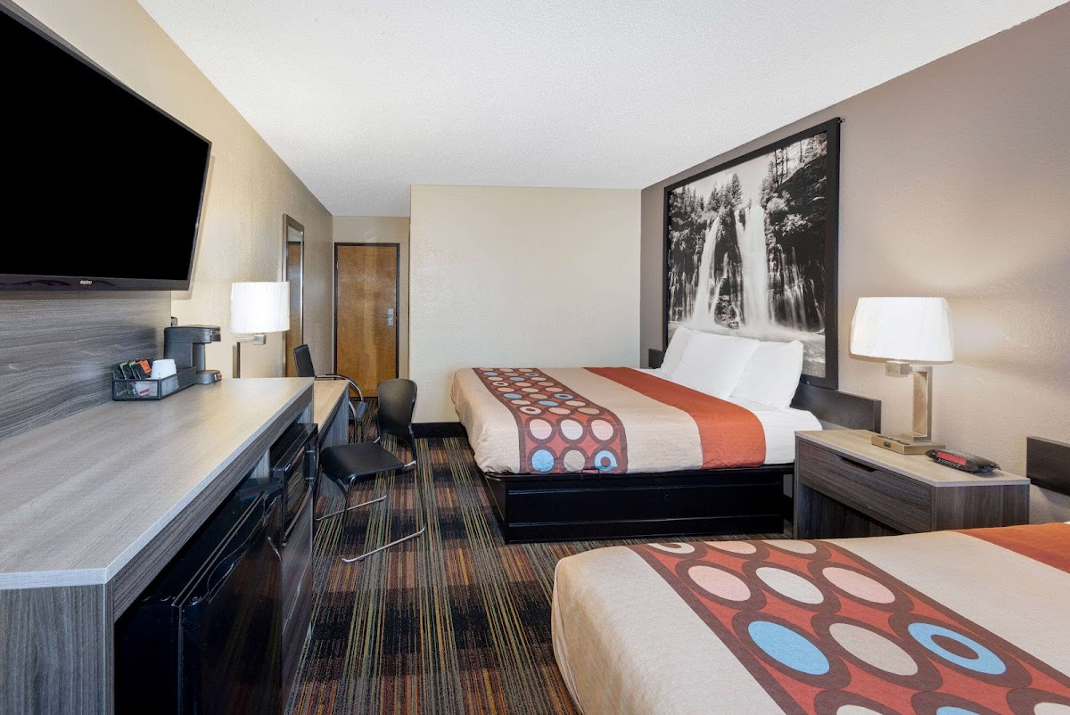 Super 8 by Wyndham Kansas City at Barry Road/Airport photo 2