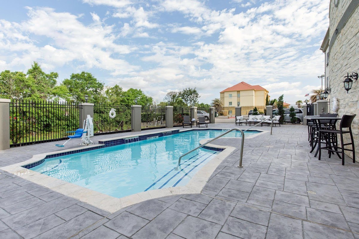 Holiday Inn Express & Suites Houston-Alvin by IHG photo 3