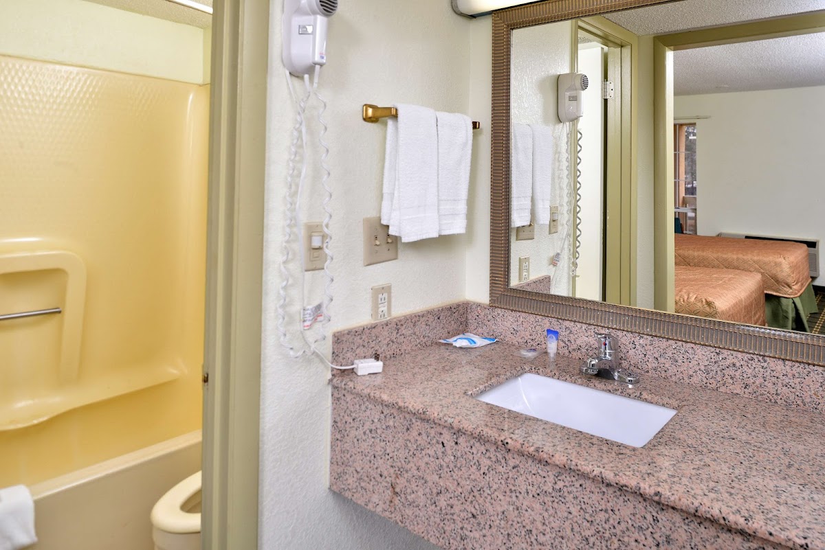 Americas Best Value Inn Anderson, SC photo 3
