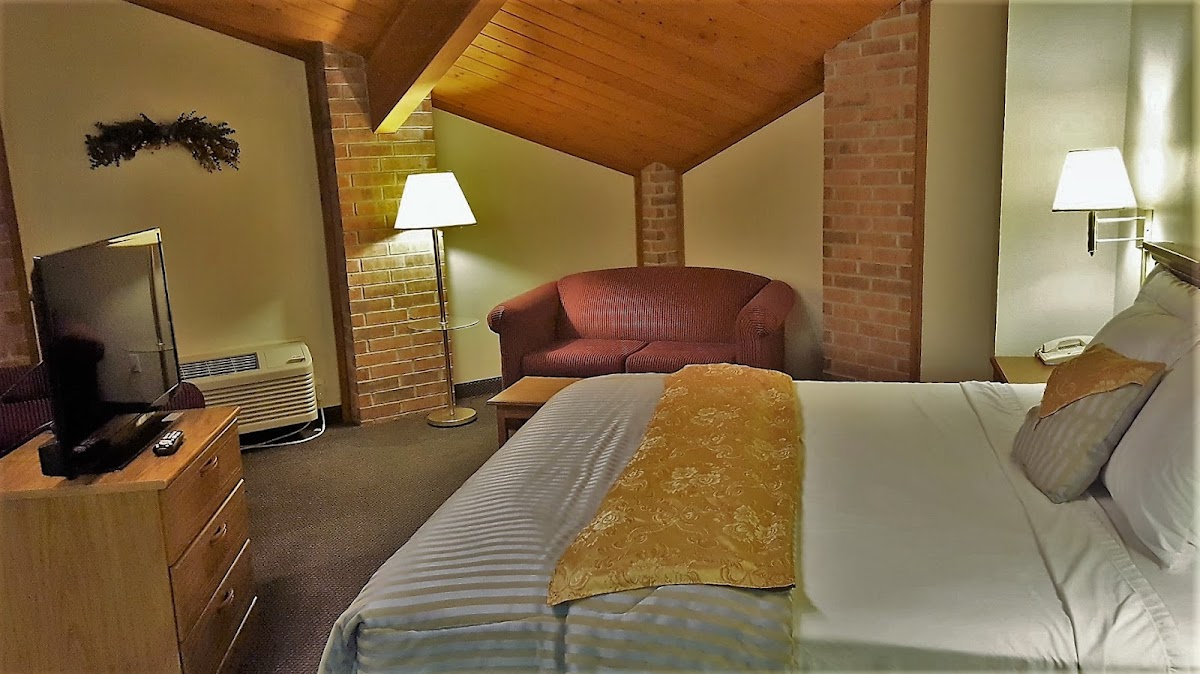 Capital O Amerihost Inn and Suites Fulton Hwy 54 MO photo 2