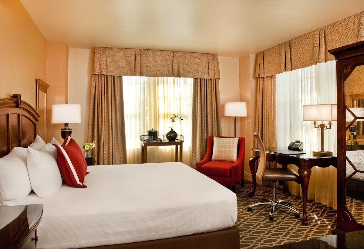 The Hotel Roanoke & Conference Center, Curio Collection by Hilton photo 2