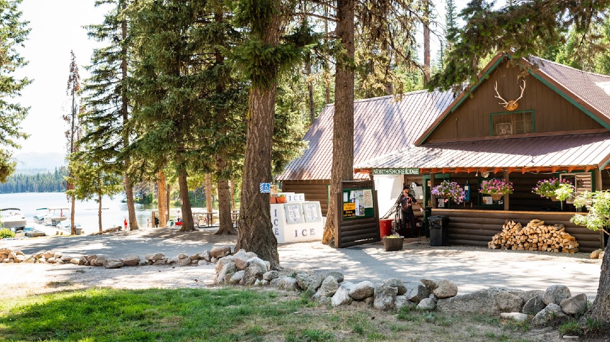 North Shore Lodge & Resort