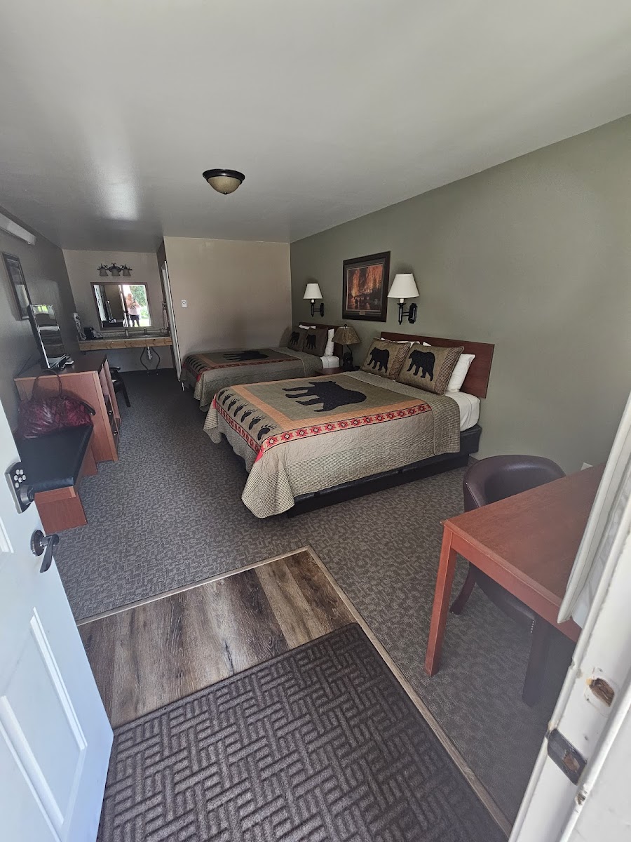 Antlers Lodge photo 2