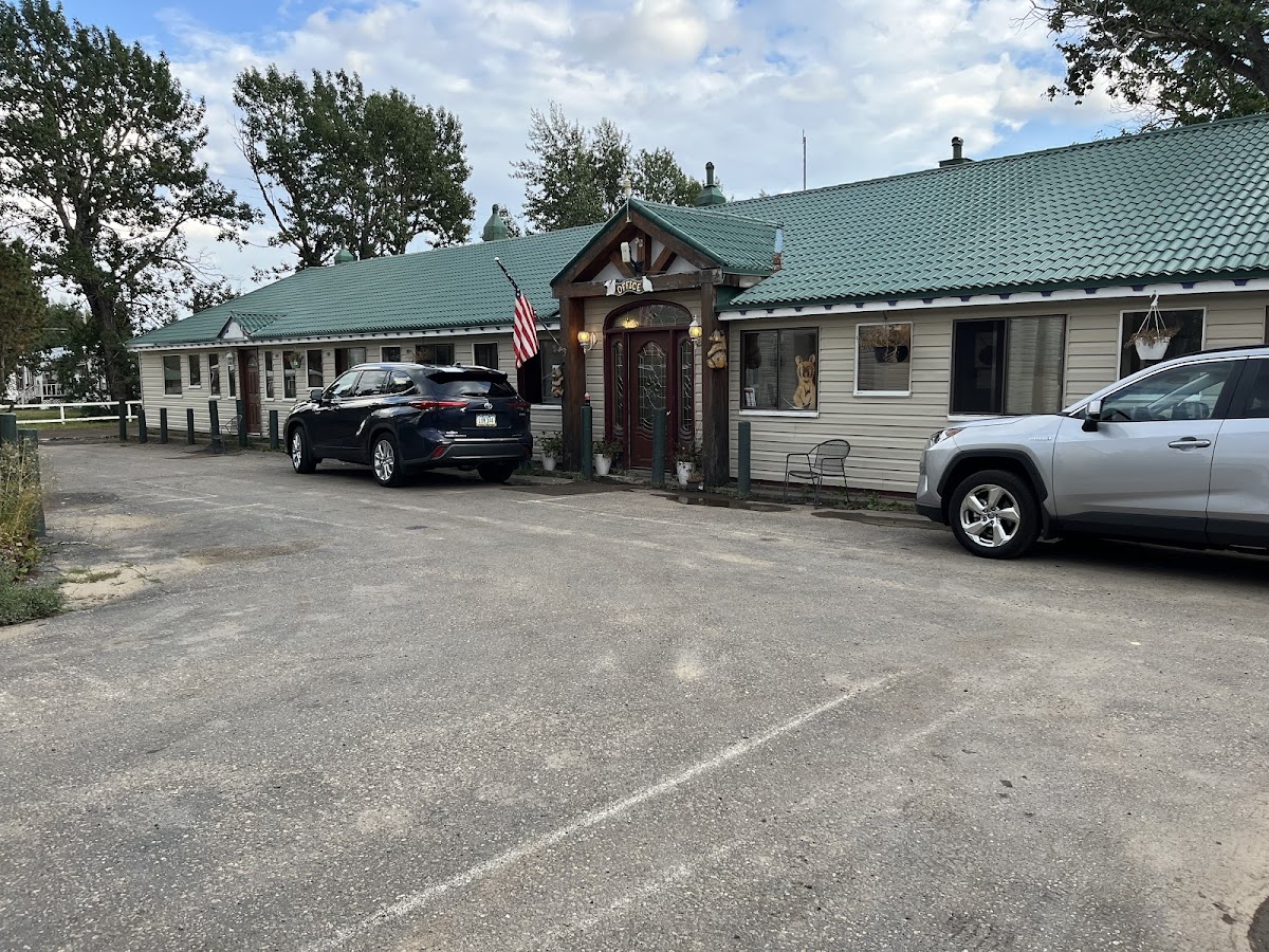 Dancing Bears Inn DB Boutique and Cabins photo 3