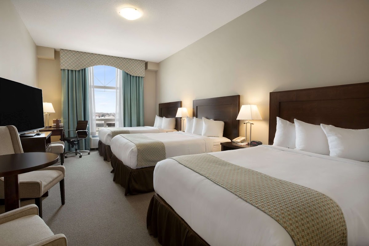 Ramada by Wyndham Emerald Park/Regina East photo 2