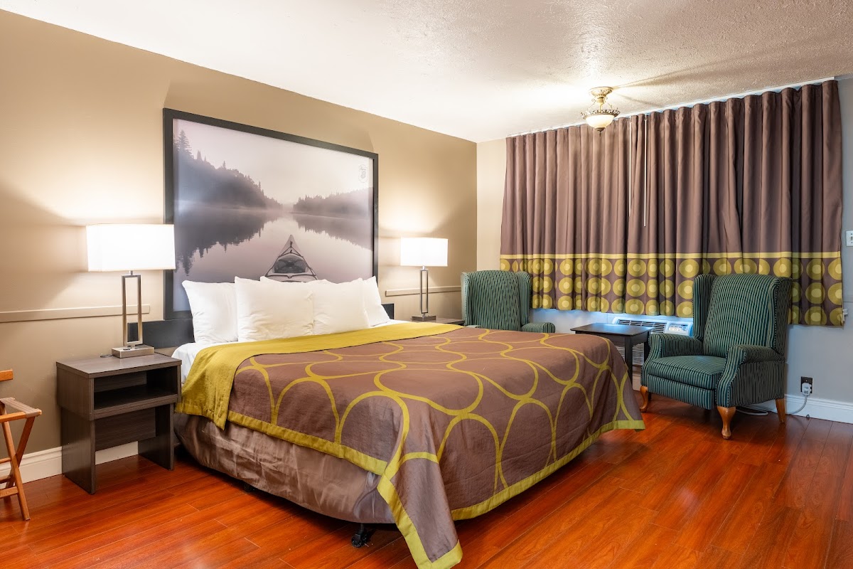 Super 8 by Wyndham Gananoque/Country Squire Resort photo 2