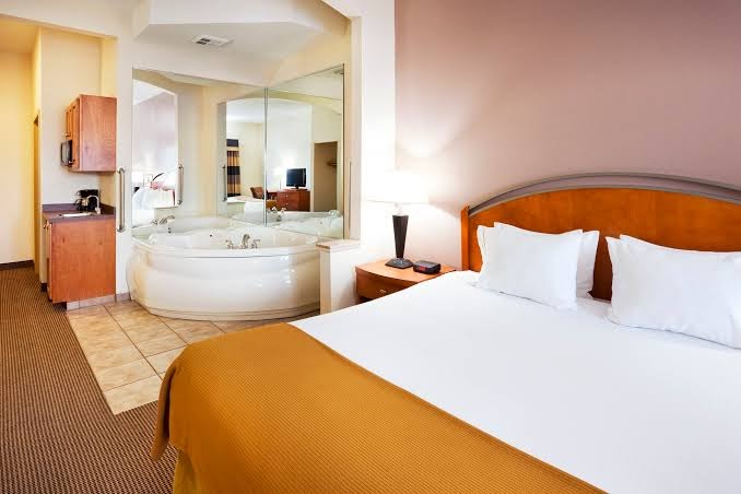 Holiday Inn Express Forest City by IHG photo 2