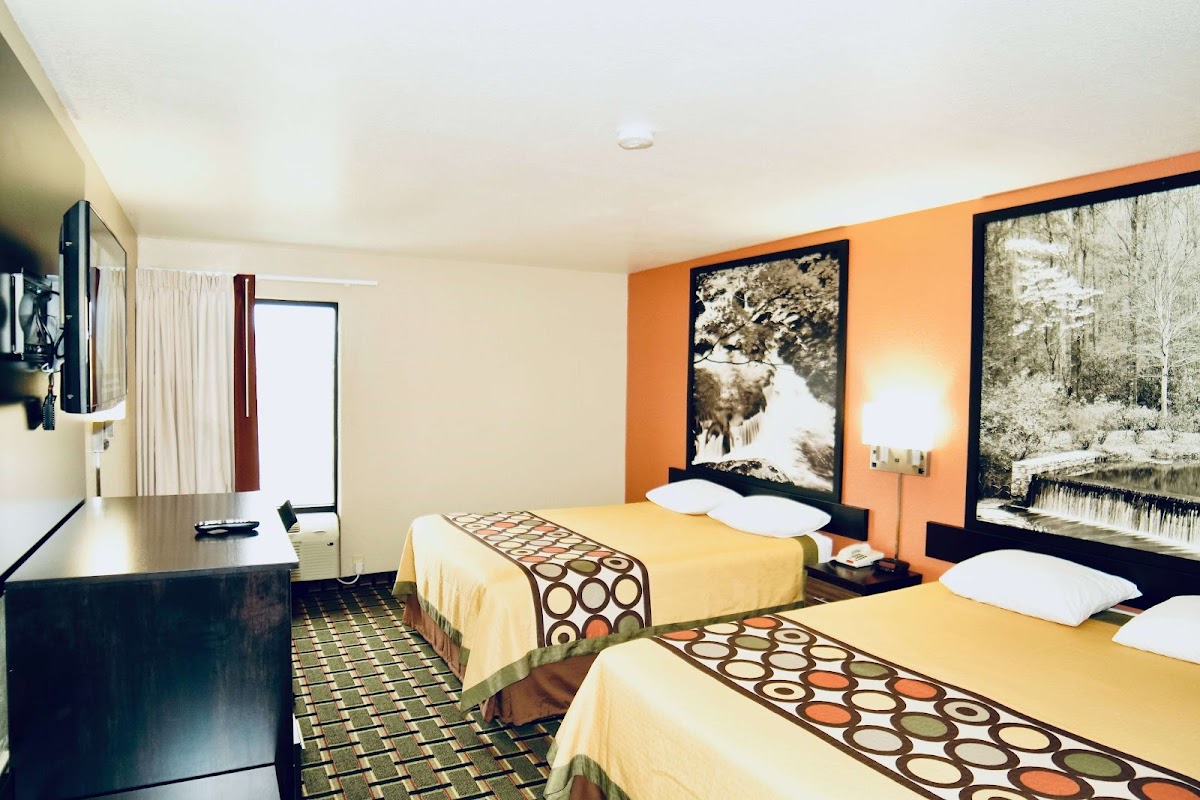 Super 8 by Wyndham Crossville TN photo 2
