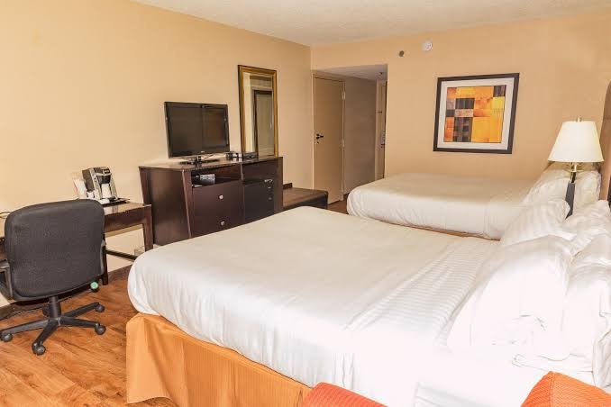 Ramada by Wyndham Gainesville photo 2
