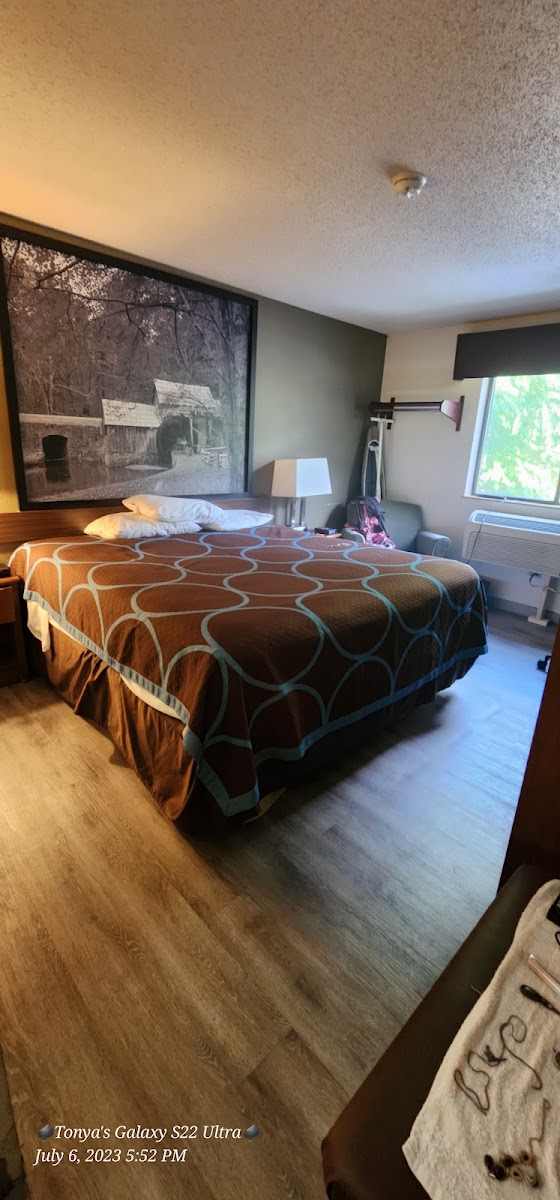 Super 8 by Wyndham Martinsville VA photo 2