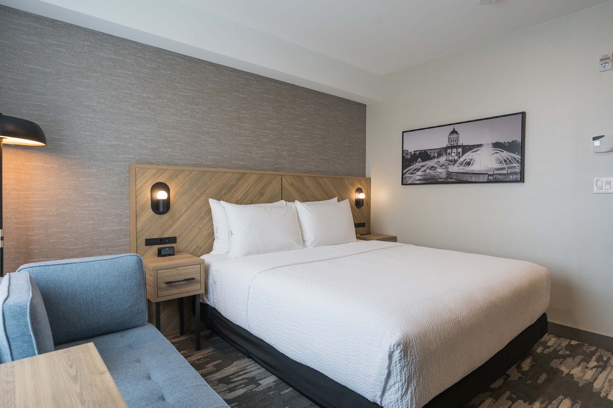 Sandman Signature Winnipeg Airport Hotel & Suites photo 2