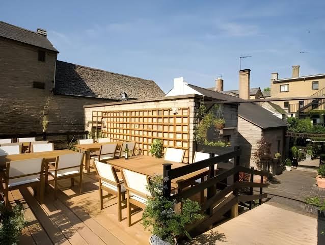 Crown & Cushion Hotel